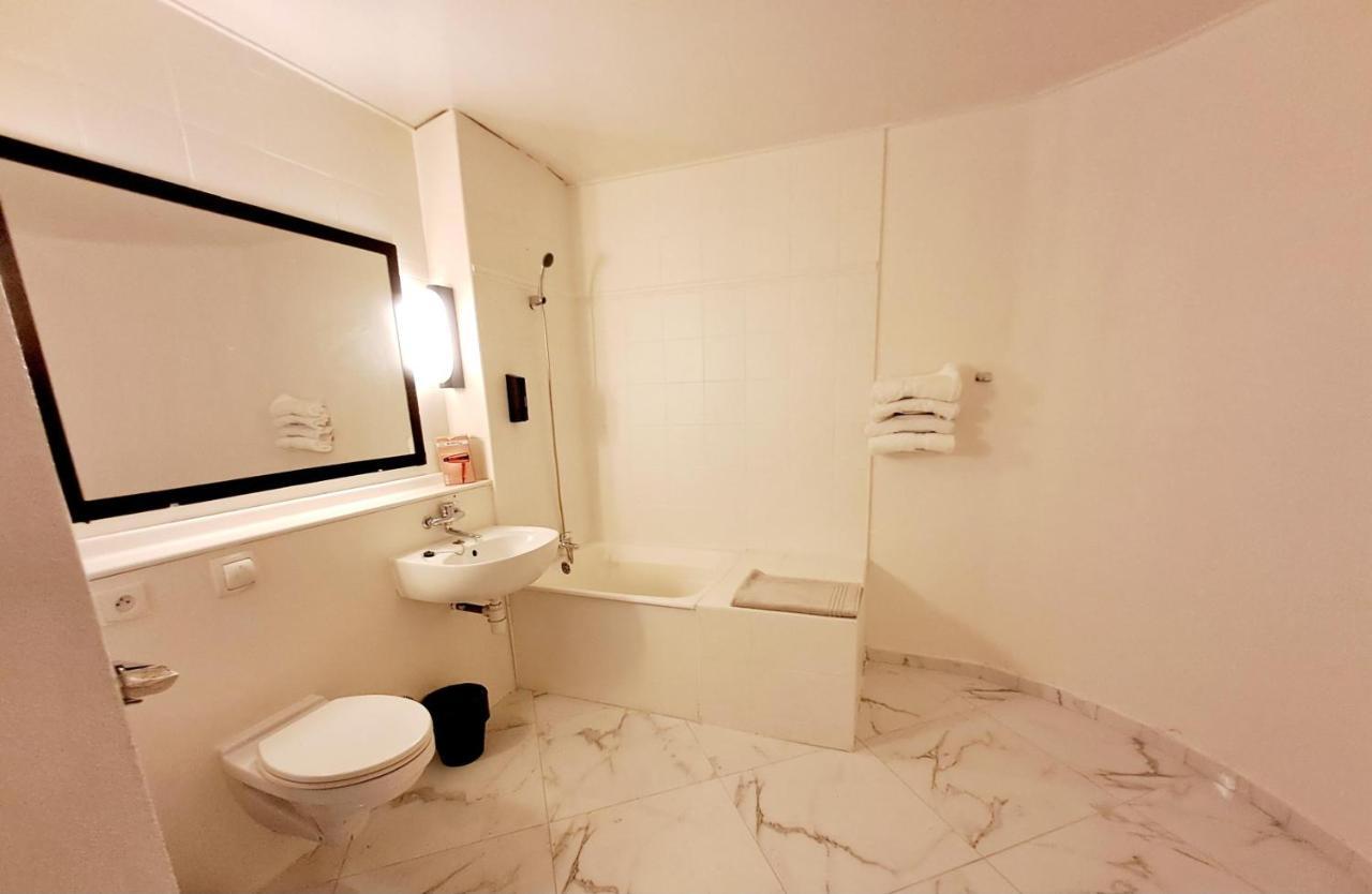 Crystal Hotel Saint Denis Basilique Екстериор снимка